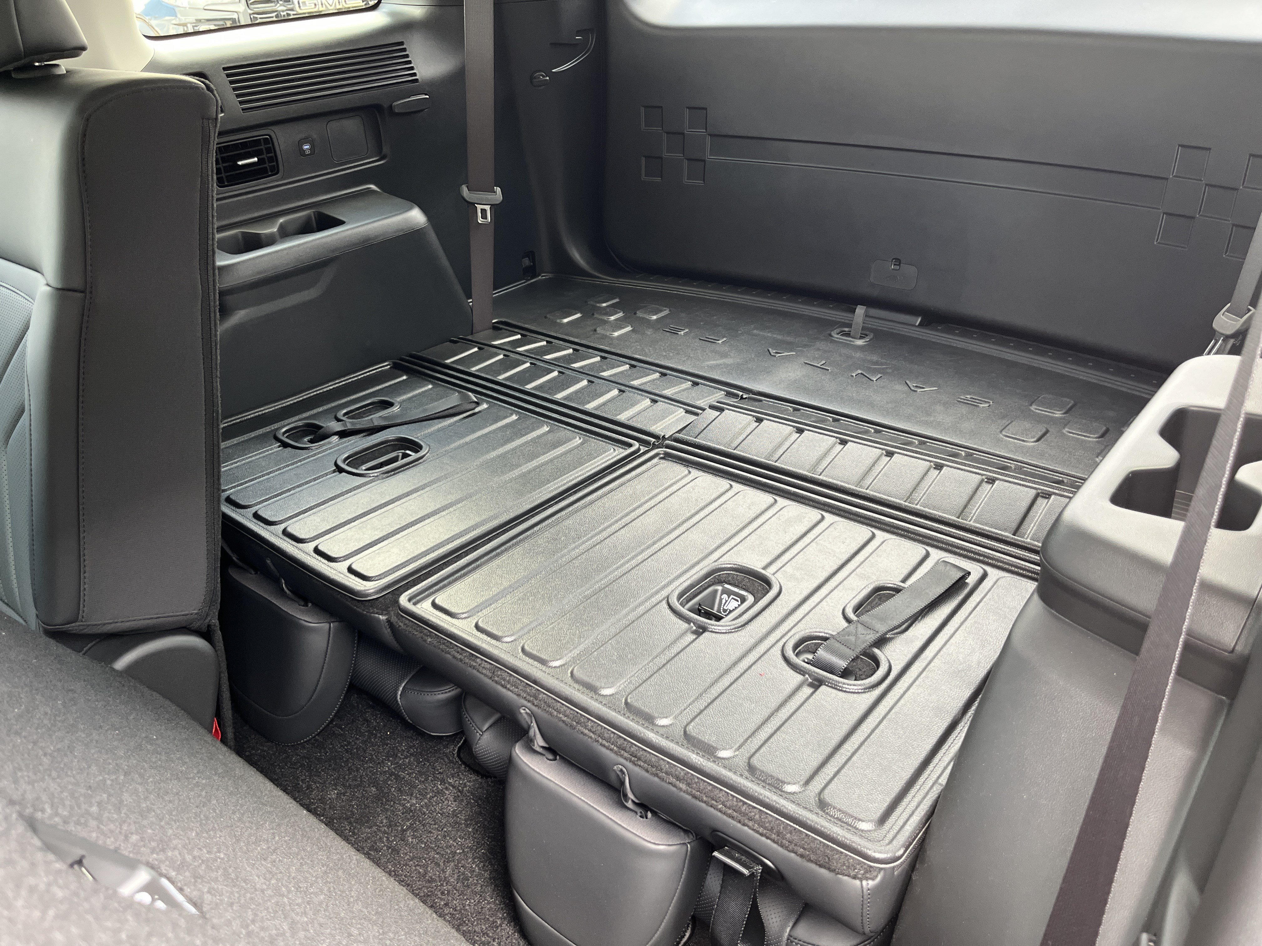 Used 2026 Hyundai Santa Fe SEL FWD image 13