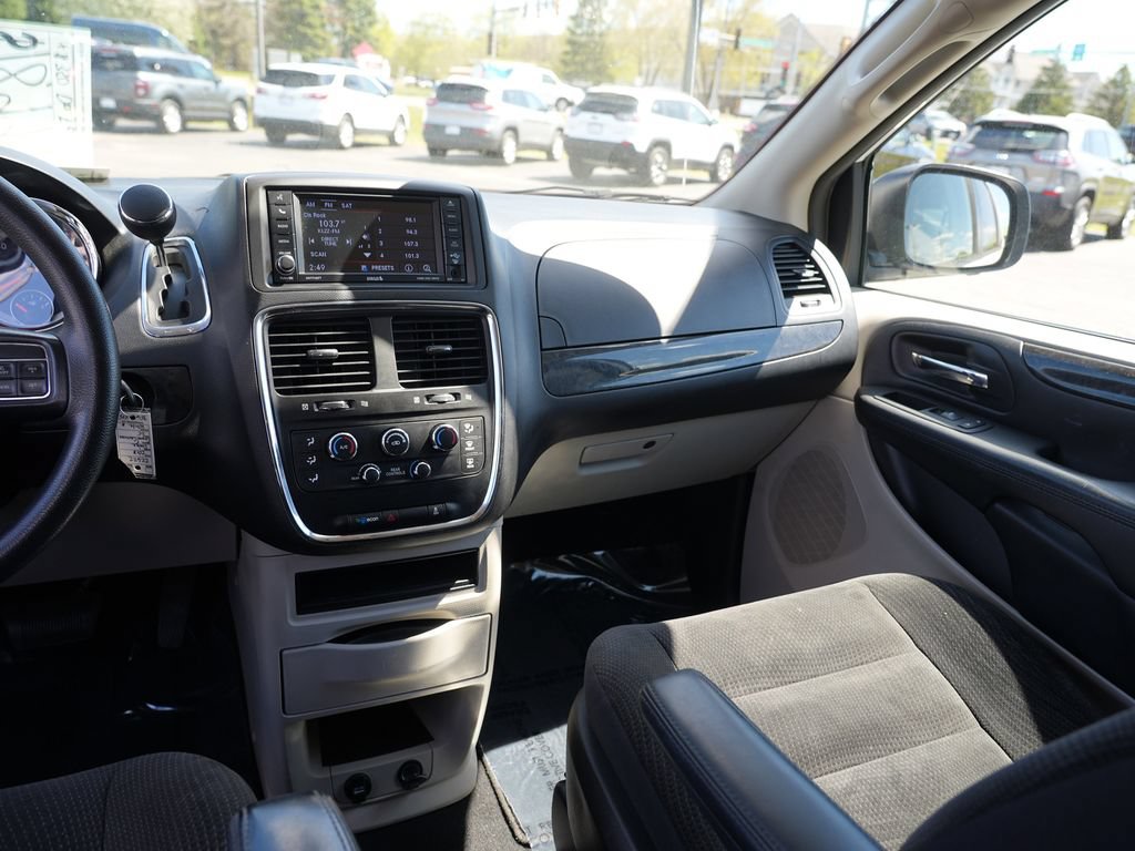 Used 2018 Dodge Grand Caravan SE w/ UConnect Hands-Free Group FWD image 20