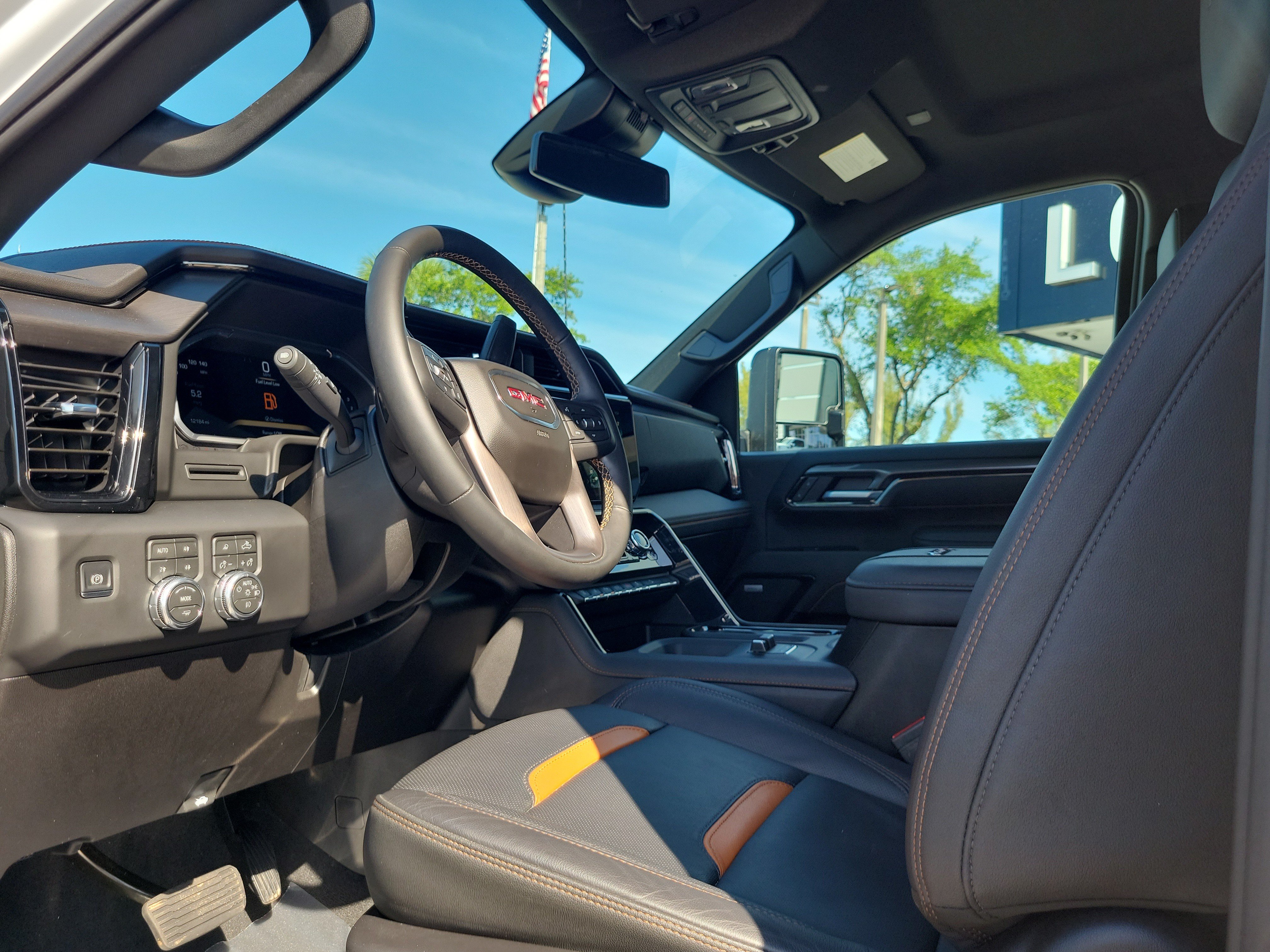 Used 2026 GMC Sierra 2500 AT4 AWD/4WD image 9