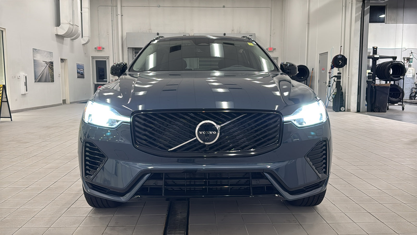 New 2027 Volvo XC60 T8 Plus AWD/4WD image 10