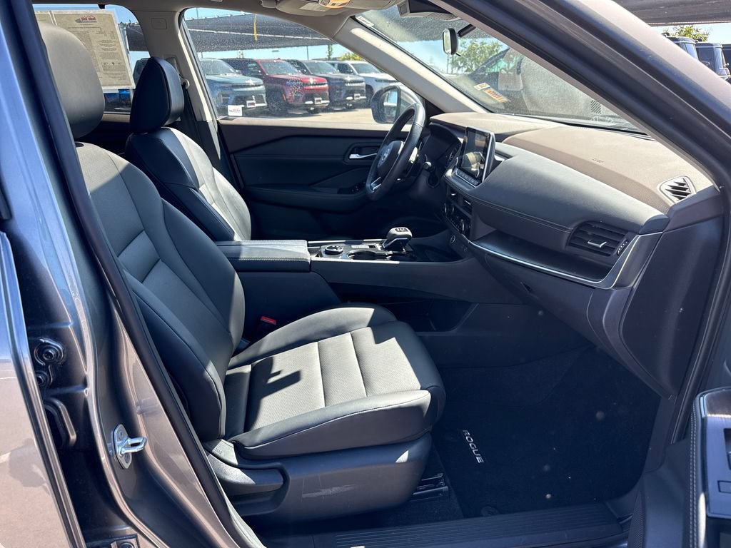 Used 2023 Nissan Rogue SV w/ SV Premium B Package AWD/4WD image 29
