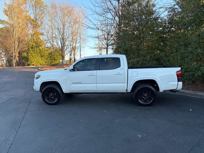 Used 2022 Toyota Tacoma SR5 w/ Technology Package image 4