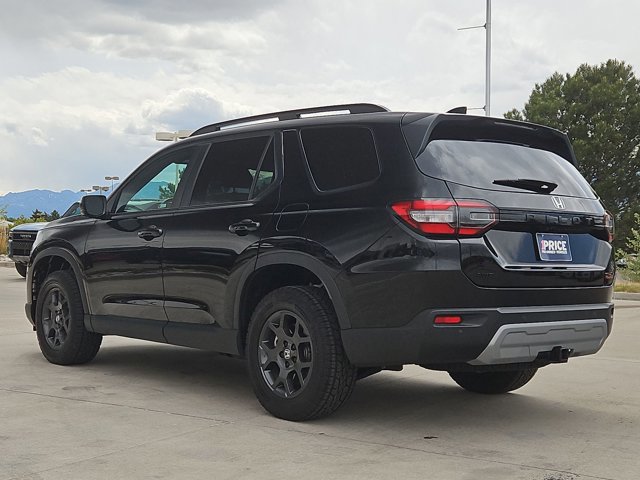 Used 2025 Honda Pilot TrailSport image 8