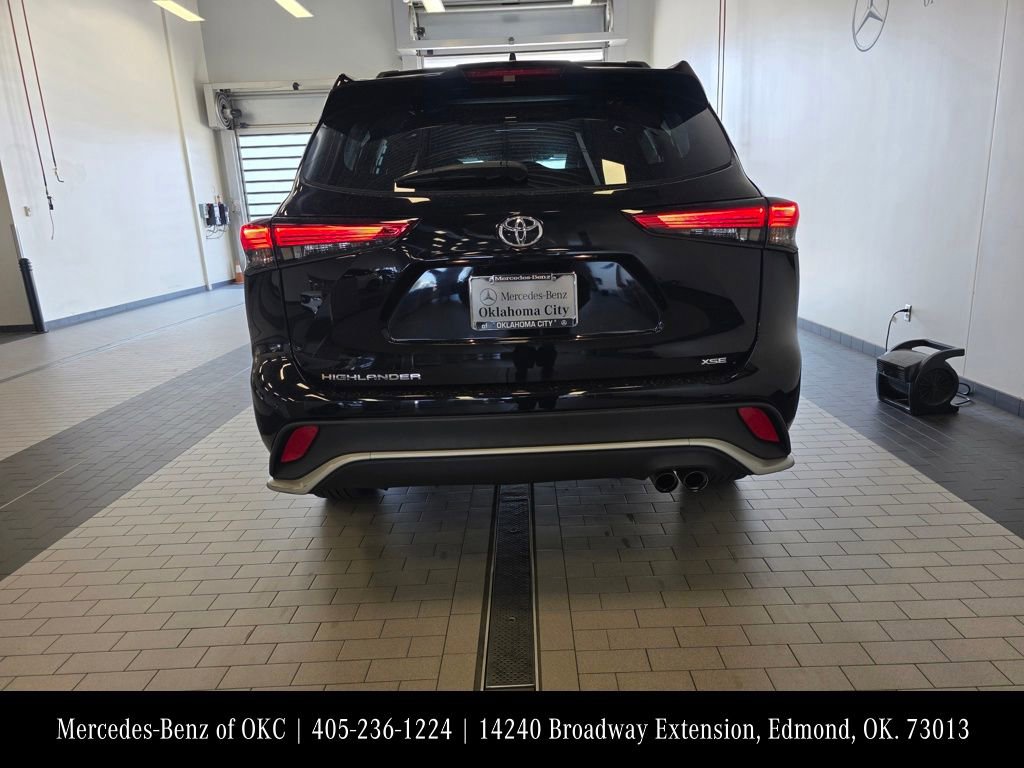 Used 2022 Toyota Highlander XSE FWD image 6