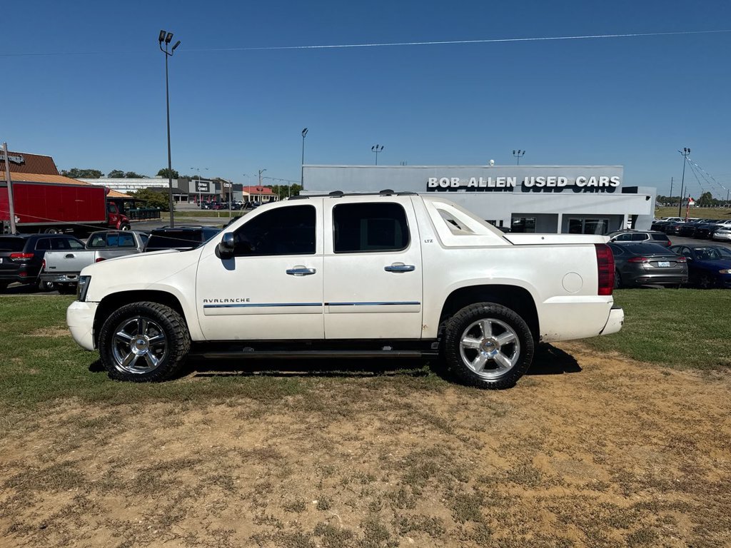 Used 2012 Chevrolet Avalanche LTZ AWD/4WD image 3