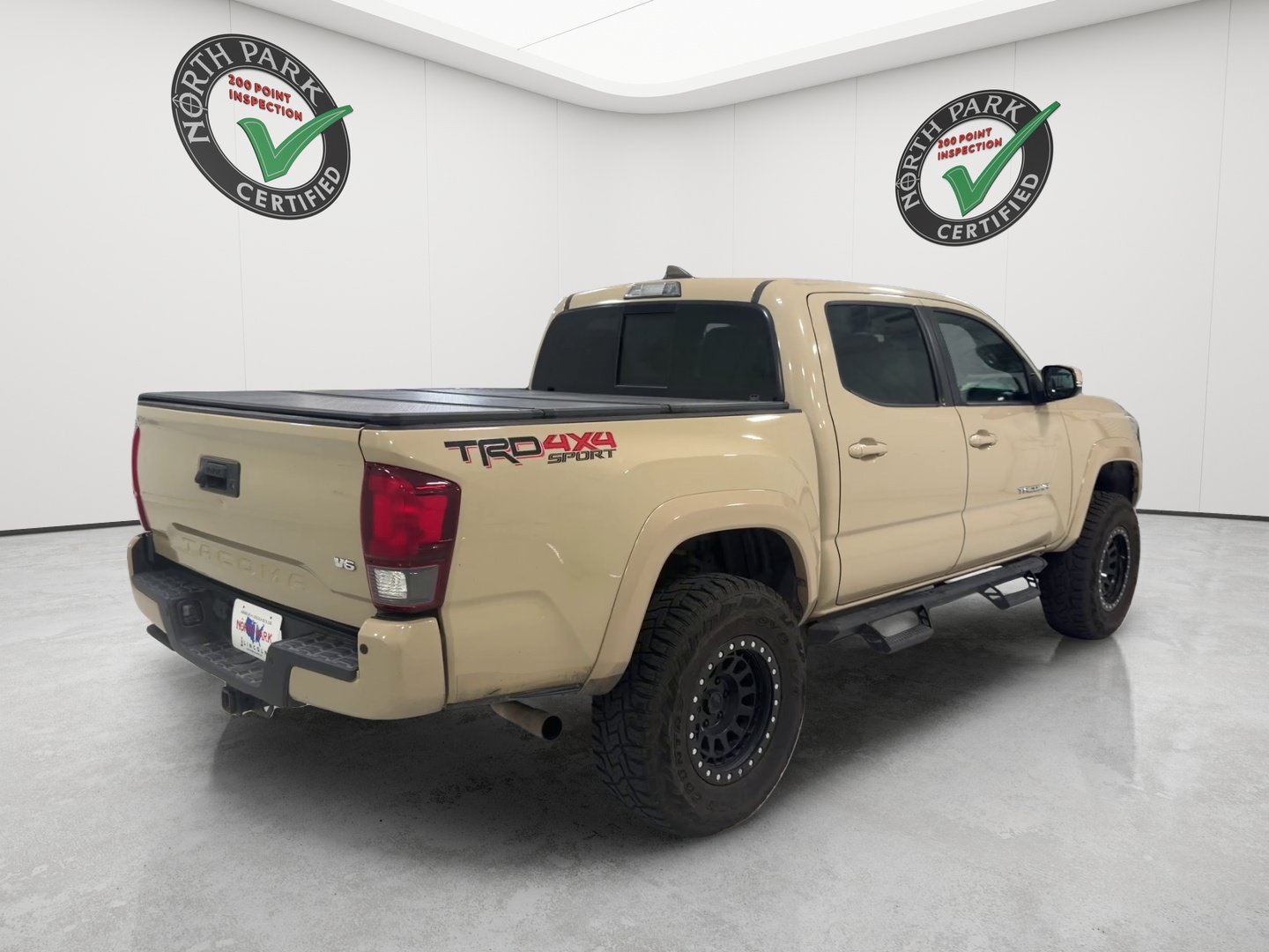 Used 2018 Toyota Tacoma TRD Sport w/ Technology Package AWD/4WD image 5