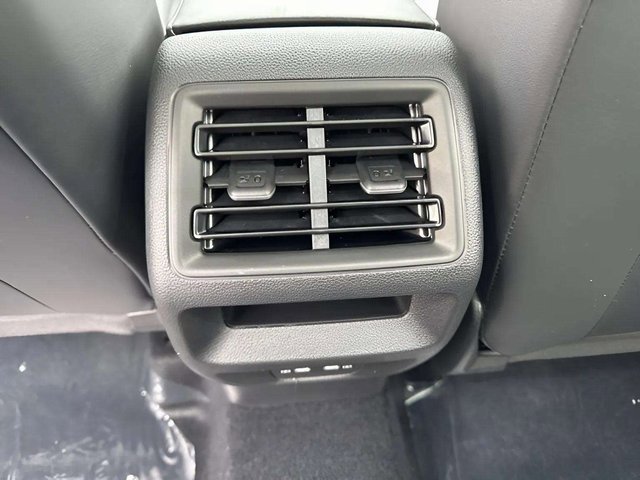 New 2026 Volkswagen Tiguan SE image 7