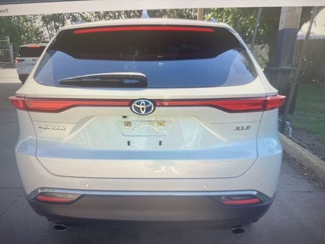 Used 2023 Toyota Venza XLE AWD/4WD image 3