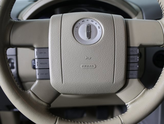Used 2008 Lincoln Mark LT 2WD image 12