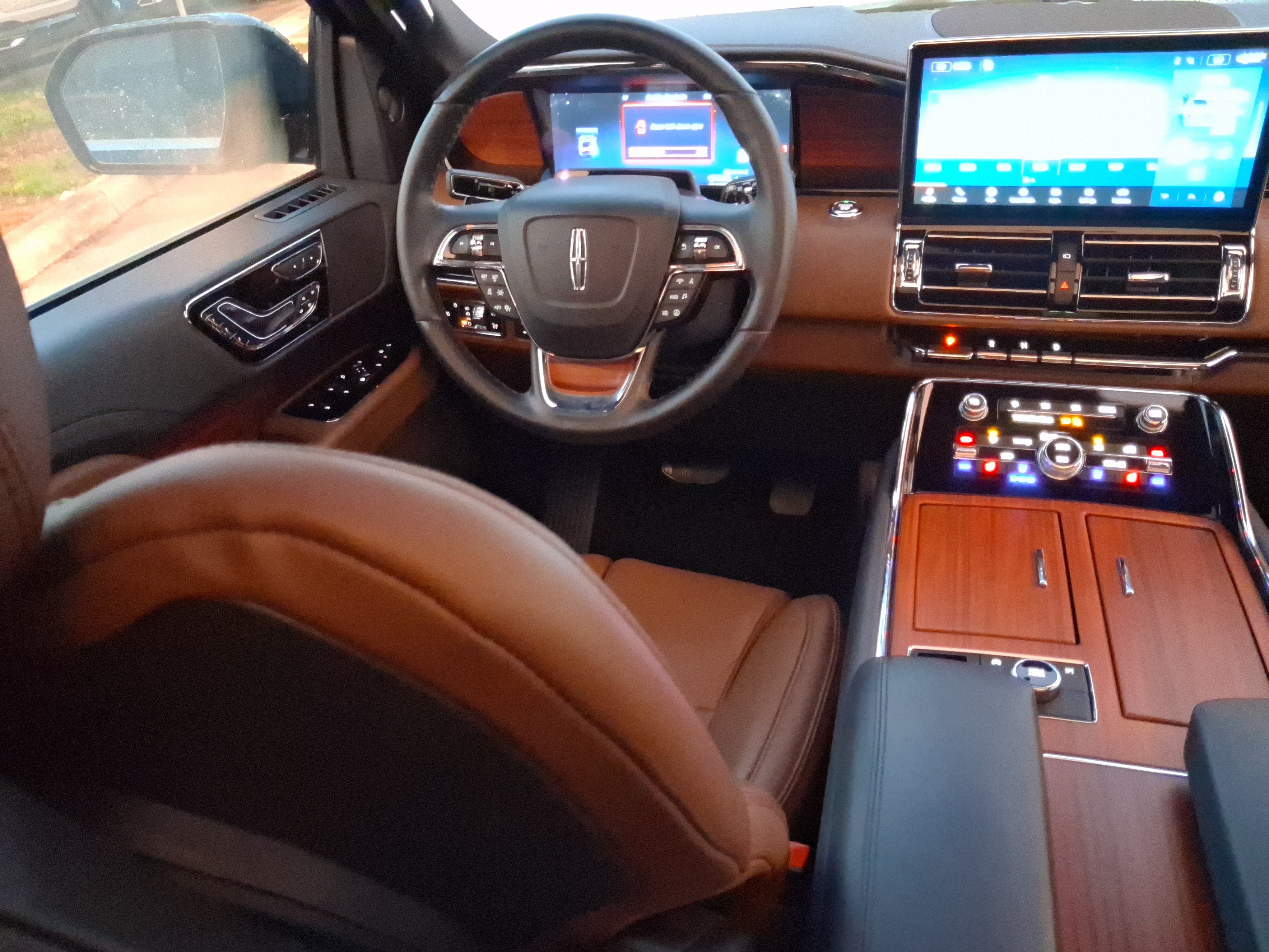 Certified 2024 Lincoln Navigator Reserve AWD/4WD image 8