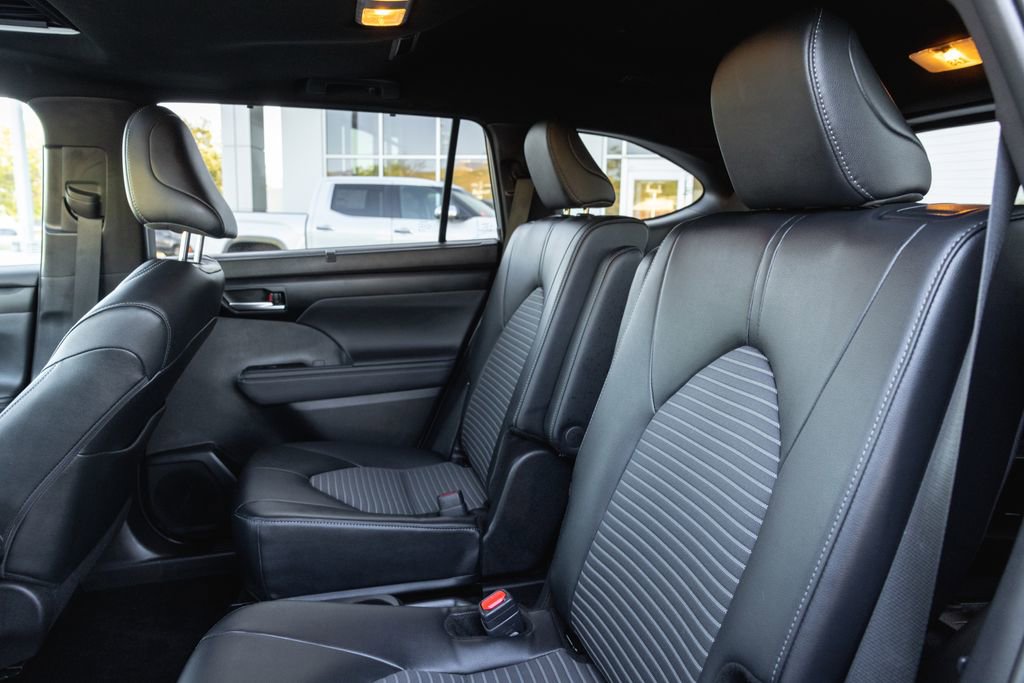 Certified 2025 Toyota Highlander XSE image 27
