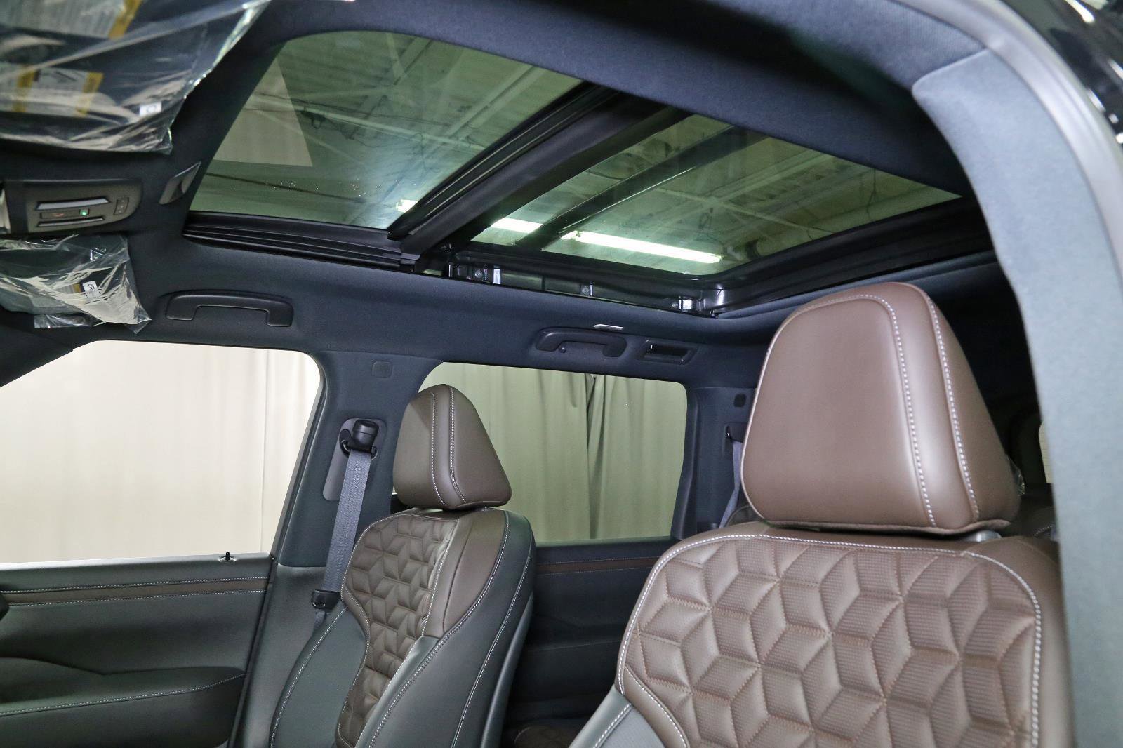 New 2026 Nissan Armada Platinum Reserve w/ Convenience Package image 3