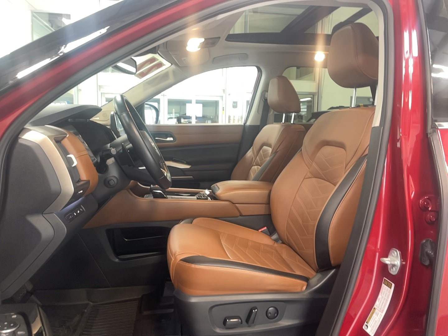 Used 2022 Nissan Pathfinder Platinum w/ Lighting Package (N93) AWD/4WD image 6