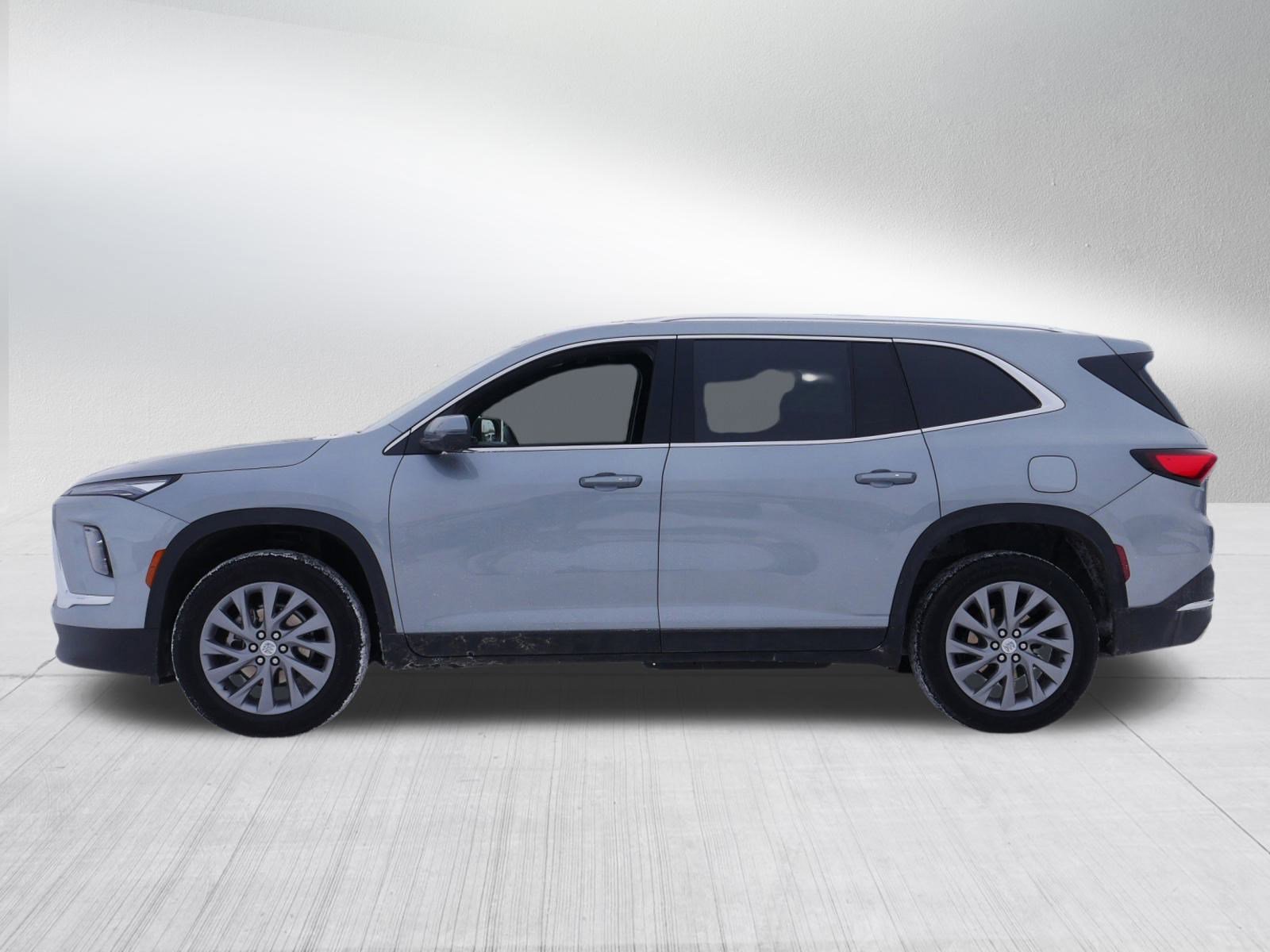 Used 2025 Buick Enclave Preferred image 4