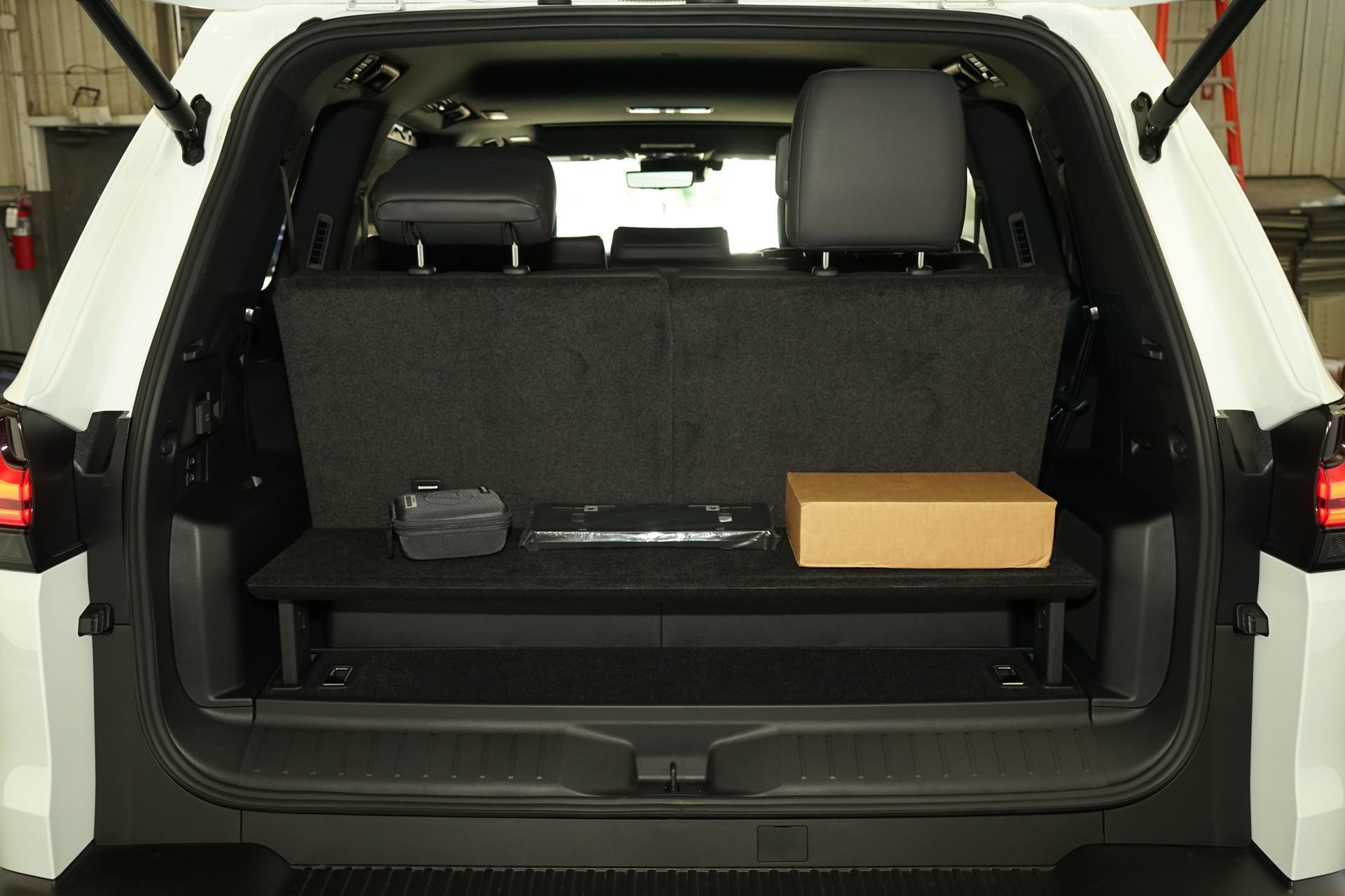 Used 2025 Lexus LX 700h F Sport image 31