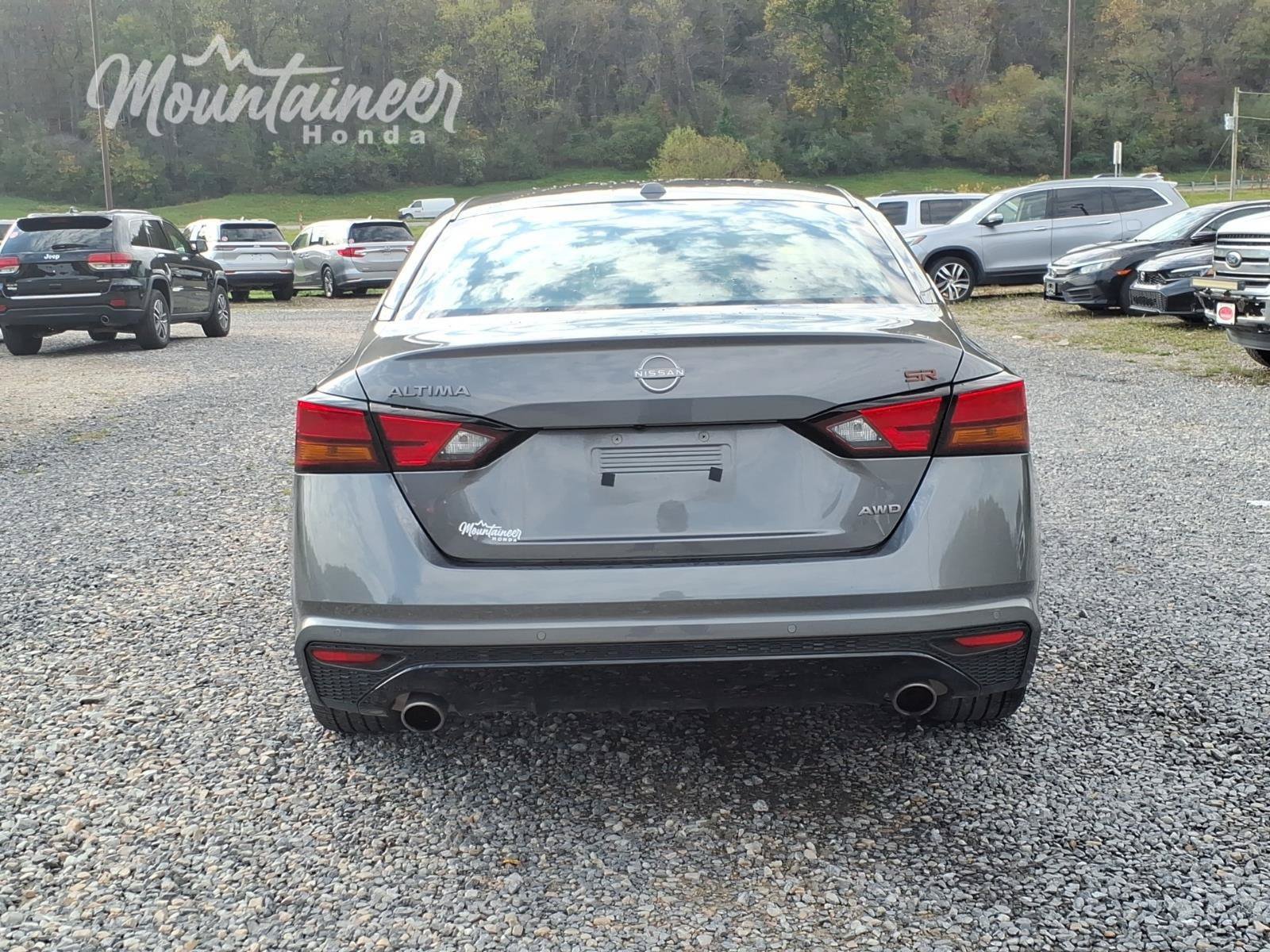 Used 2025 Nissan Altima 2.5 SR w/ SR Premium Package AWD/4WD image 6