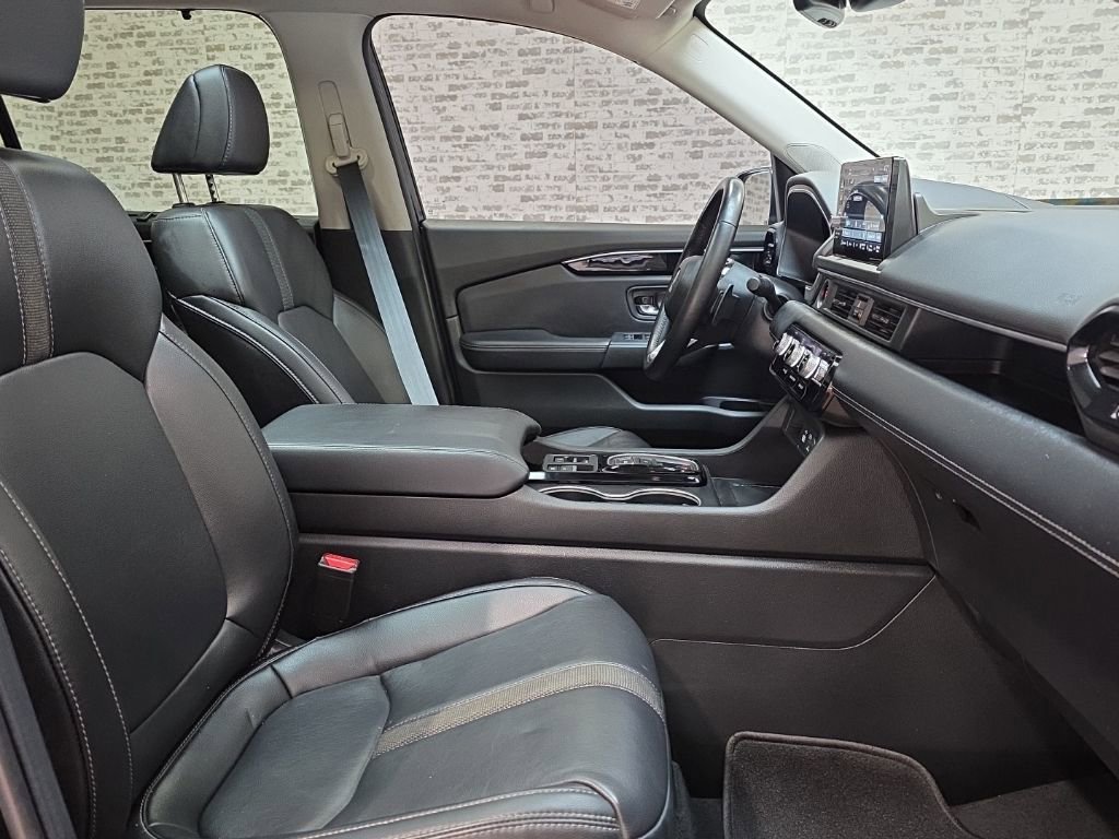Used 2023 Honda Pilot Touring image 9