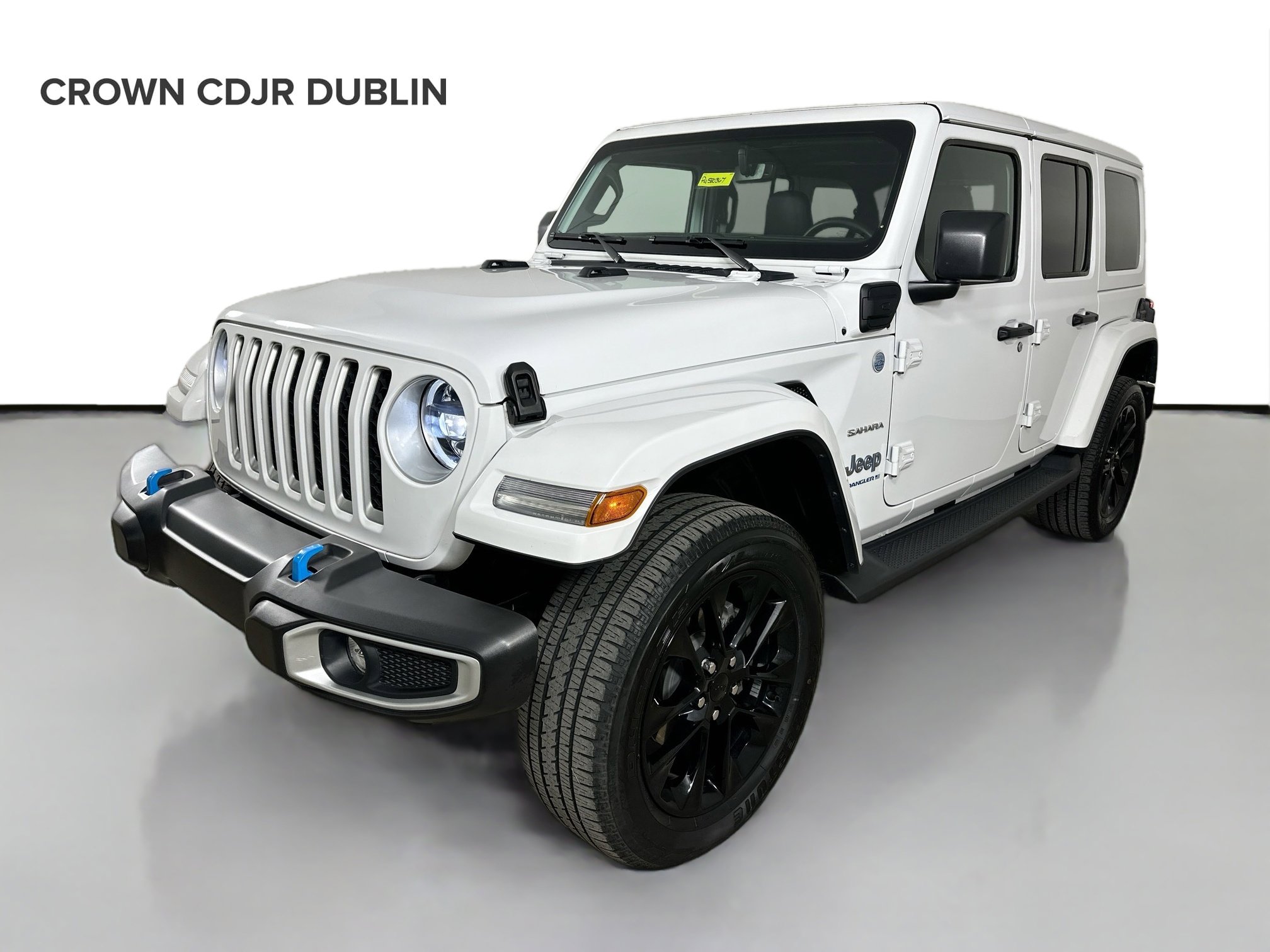 Used 2023 Jeep Wrangler Unlimited Sahara w/ Cold Weather Group AWD/4WD image 1