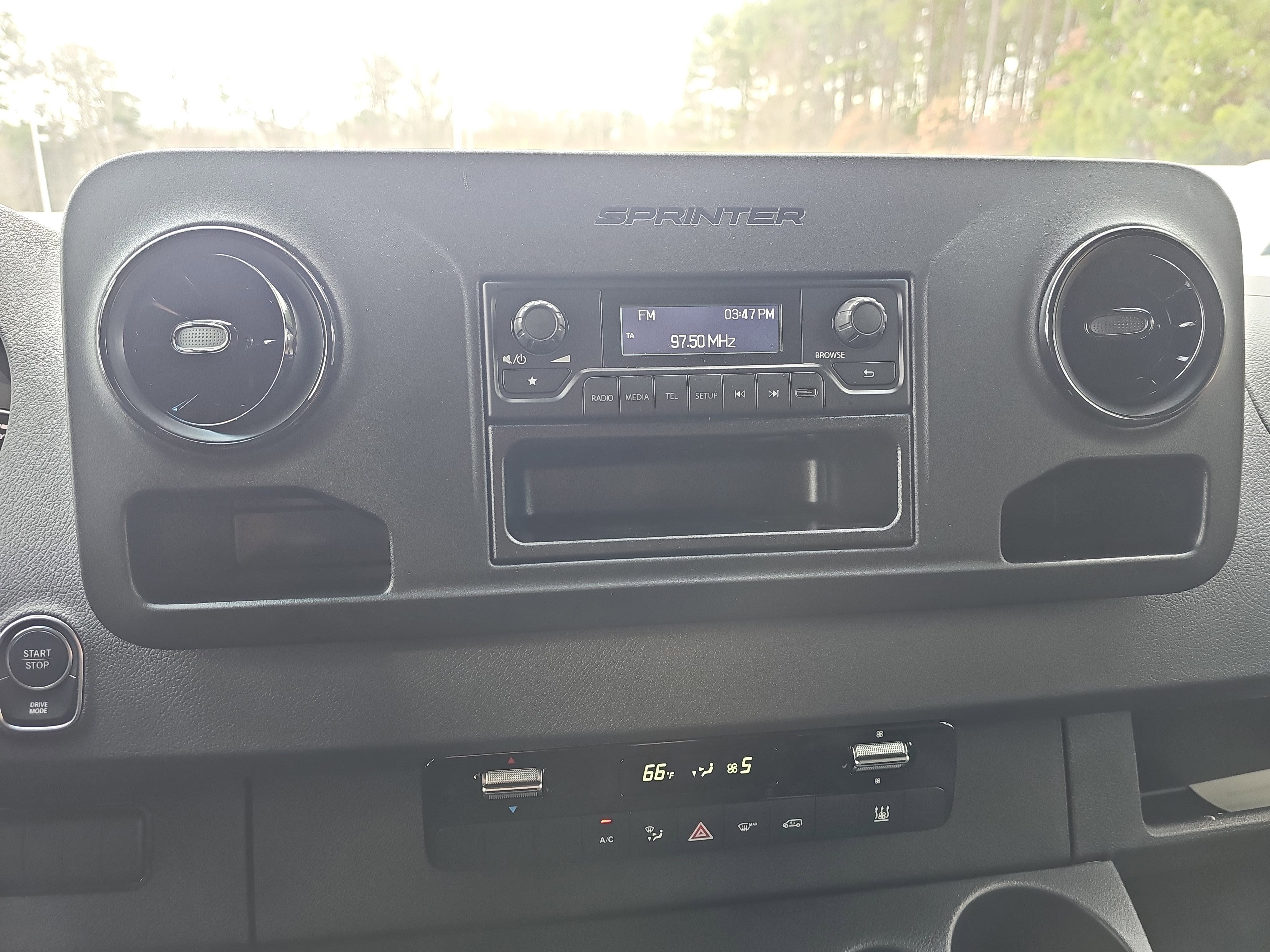 Used 2024 Mercedes-Benz eSprinter 170 Cargo image 19