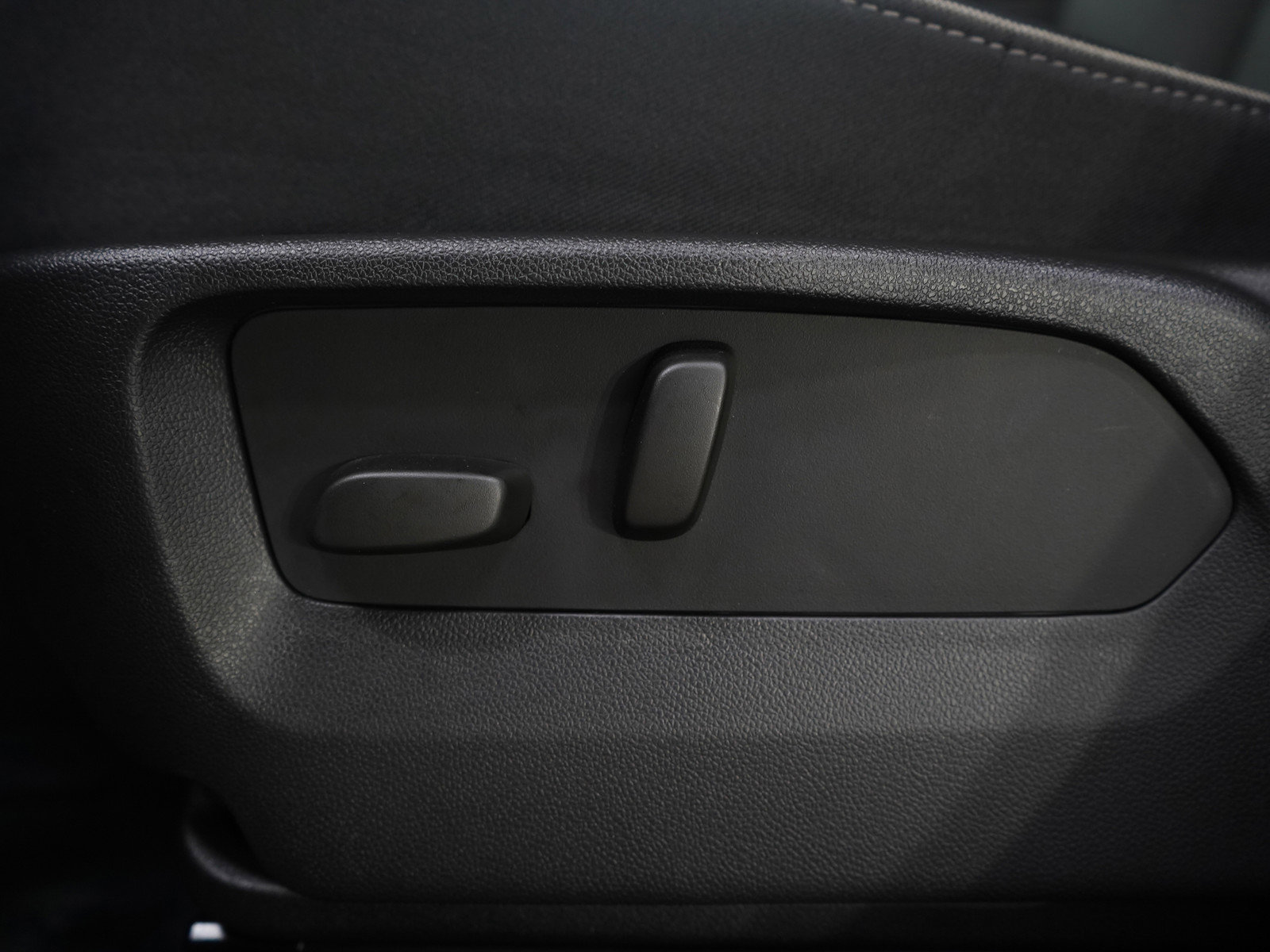 Used 2023 Buick Envision Essence image 23