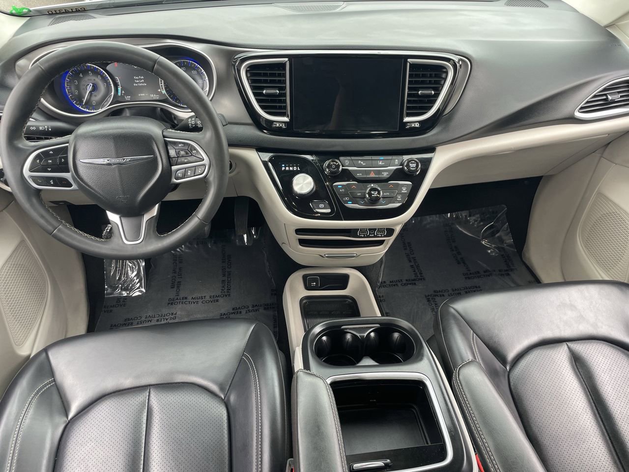 Used 2023 Chrysler Pacifica Touring-L image 16