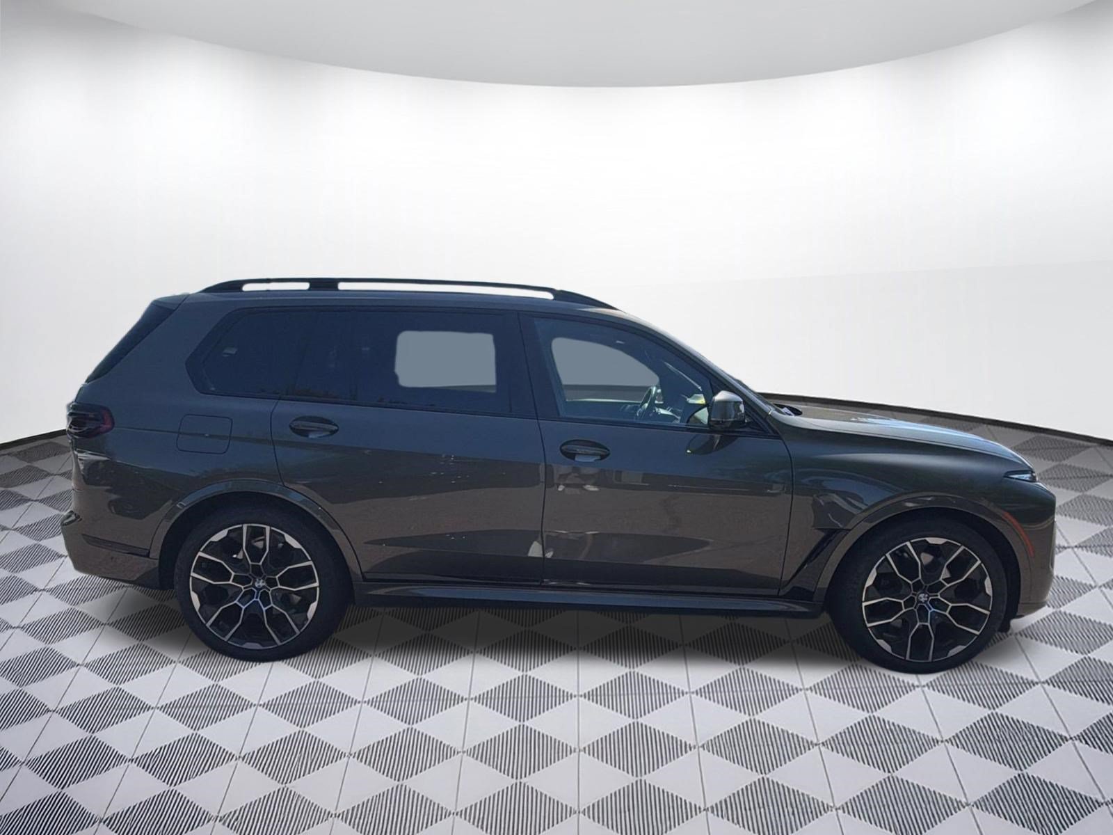 Certified 2024 BMW X7 xDrive40i w/ M Sport Package AWD/4WD image 8
