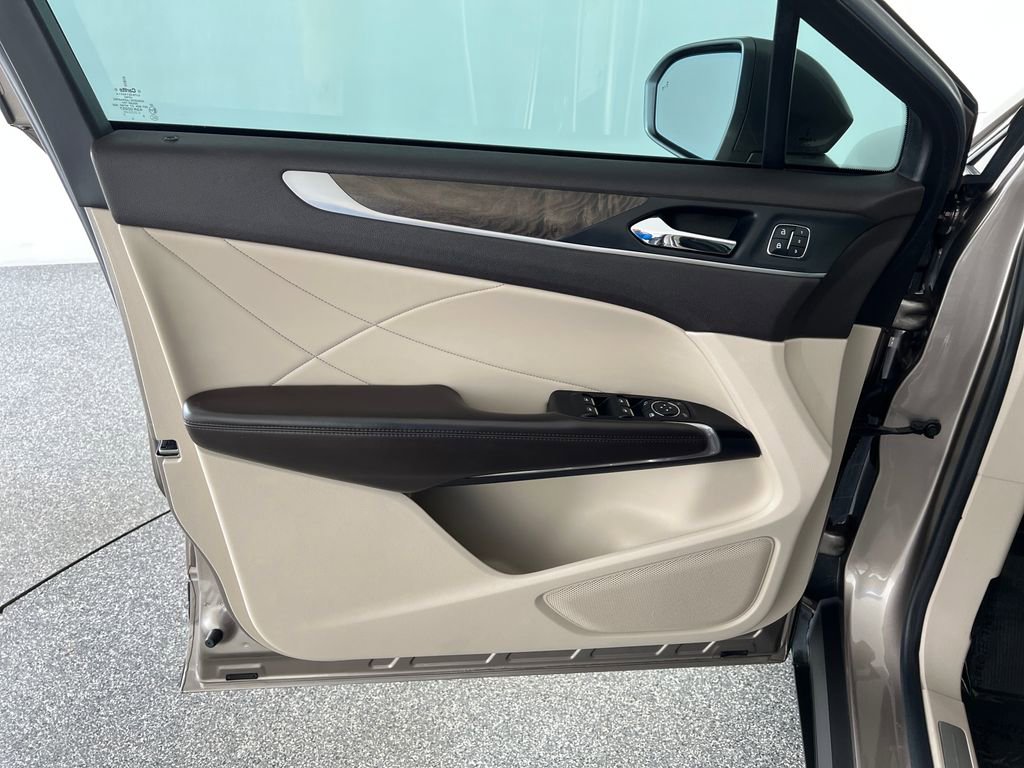 Used 2019 Lincoln MKC Reserve w/ MKC Climate Package image 12