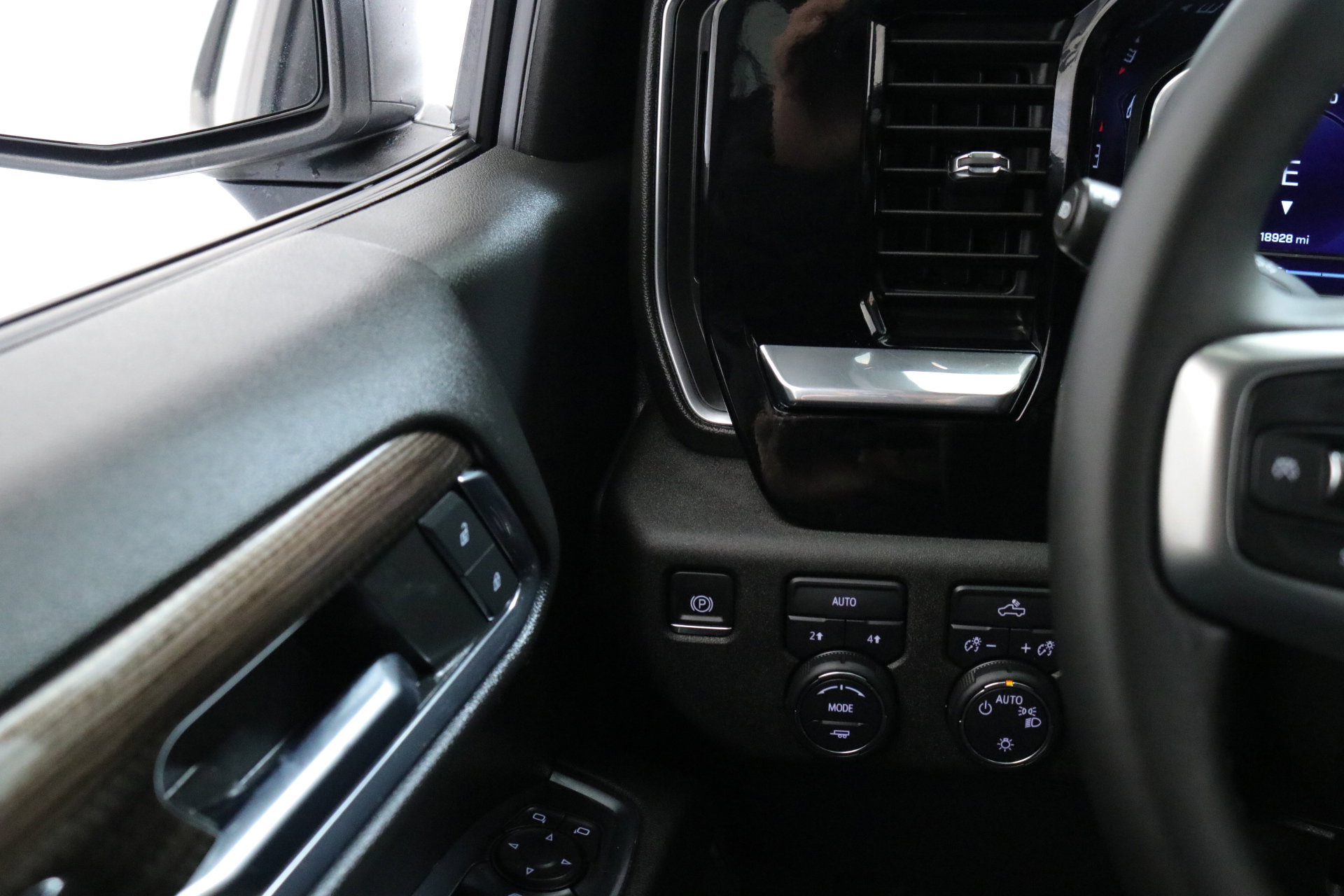 Used 2024 Chevrolet Silverado 1500 LT w/ All Star Edition Plus image 17