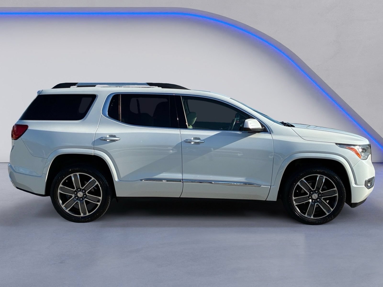Used 2017 GMC Acadia Denali w/ Technology Package AWD/4WD image 6