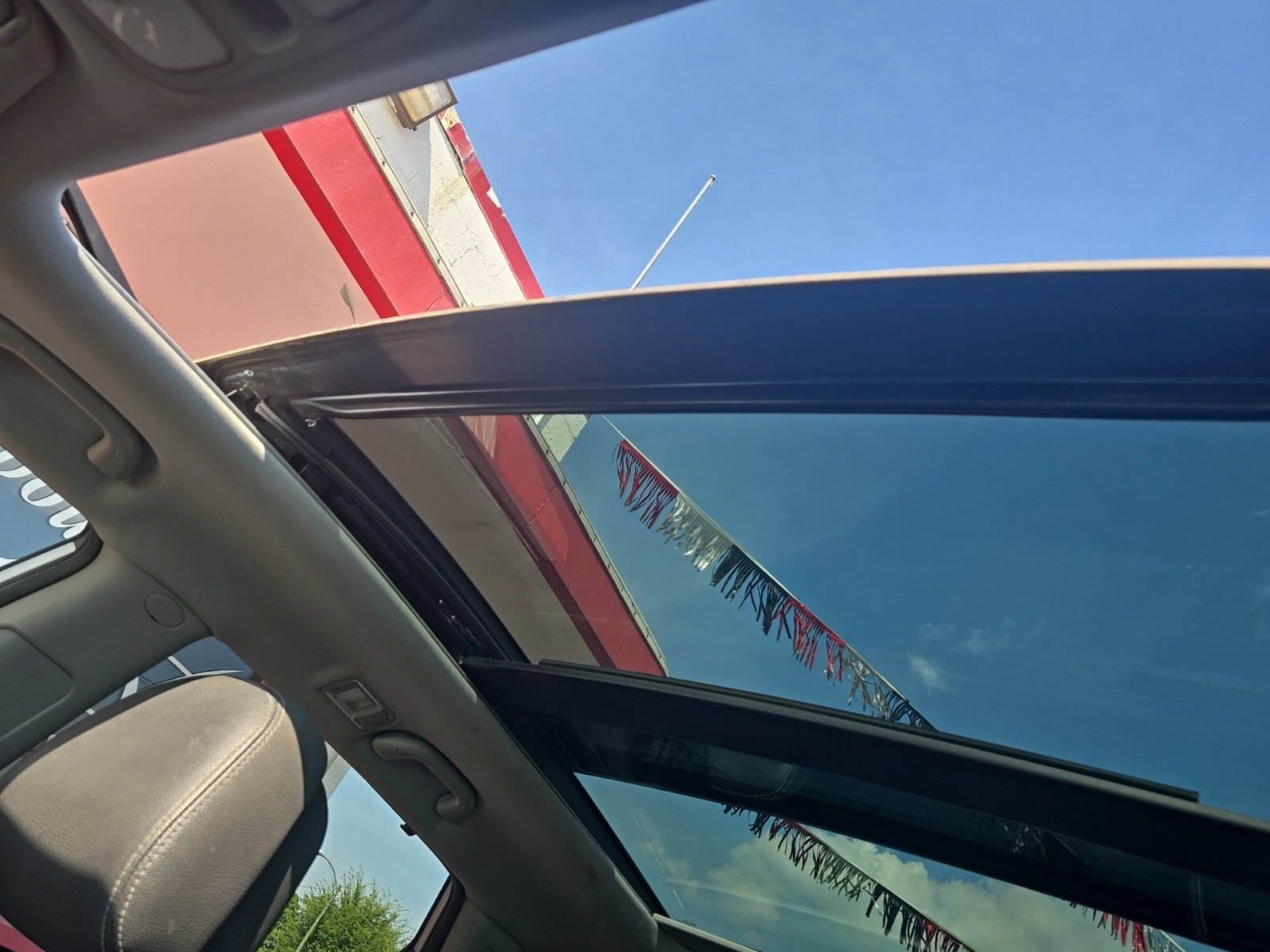 Used 2014 Kia Sorento SX w/ 3rd Row Package image 16