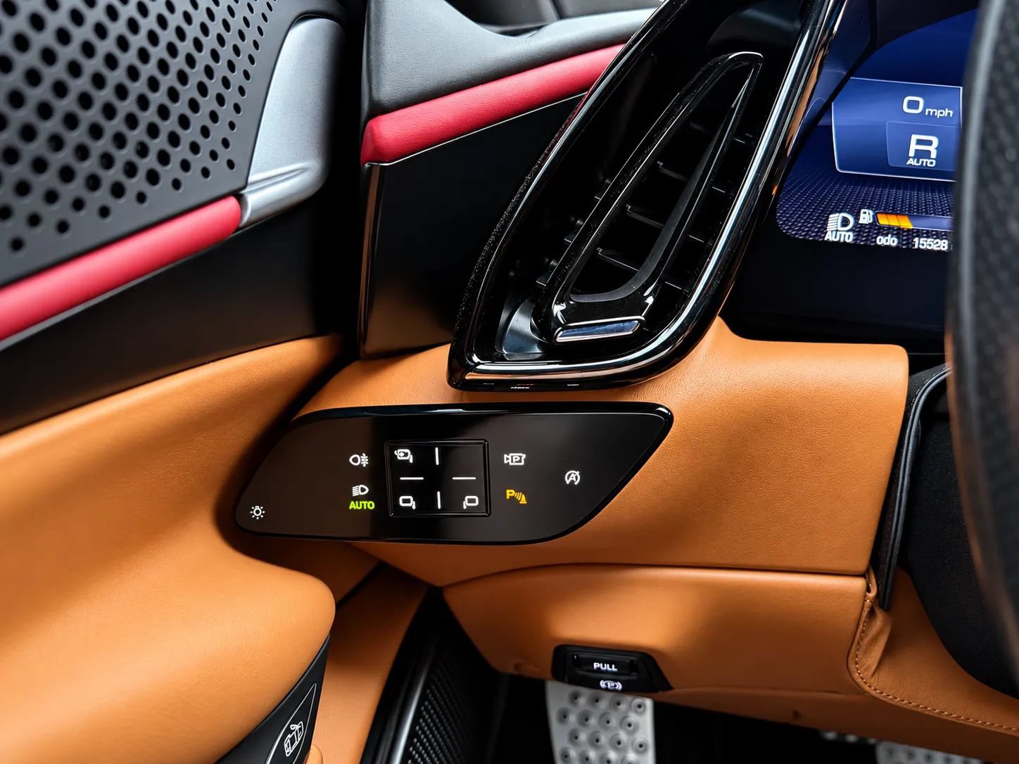 Used 2022 Ferrari Roma RWD image 16