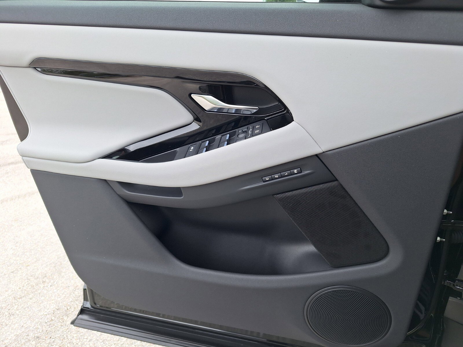 New 2026 Land Rover Range Rover Evoque S image 21