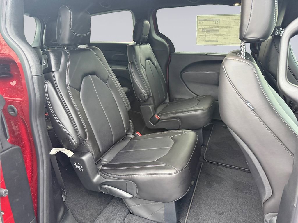 New 2026 Chrysler Pacifica Select image 18