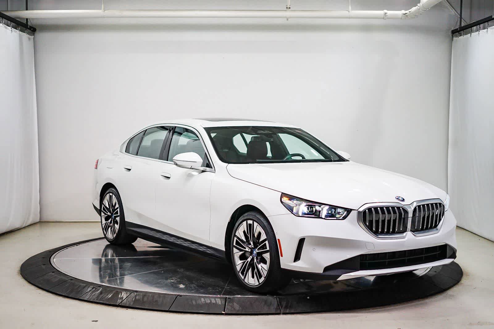Used 2025 BMW i5 xDrive40 w/ Premium Package AWD/4WD image 5