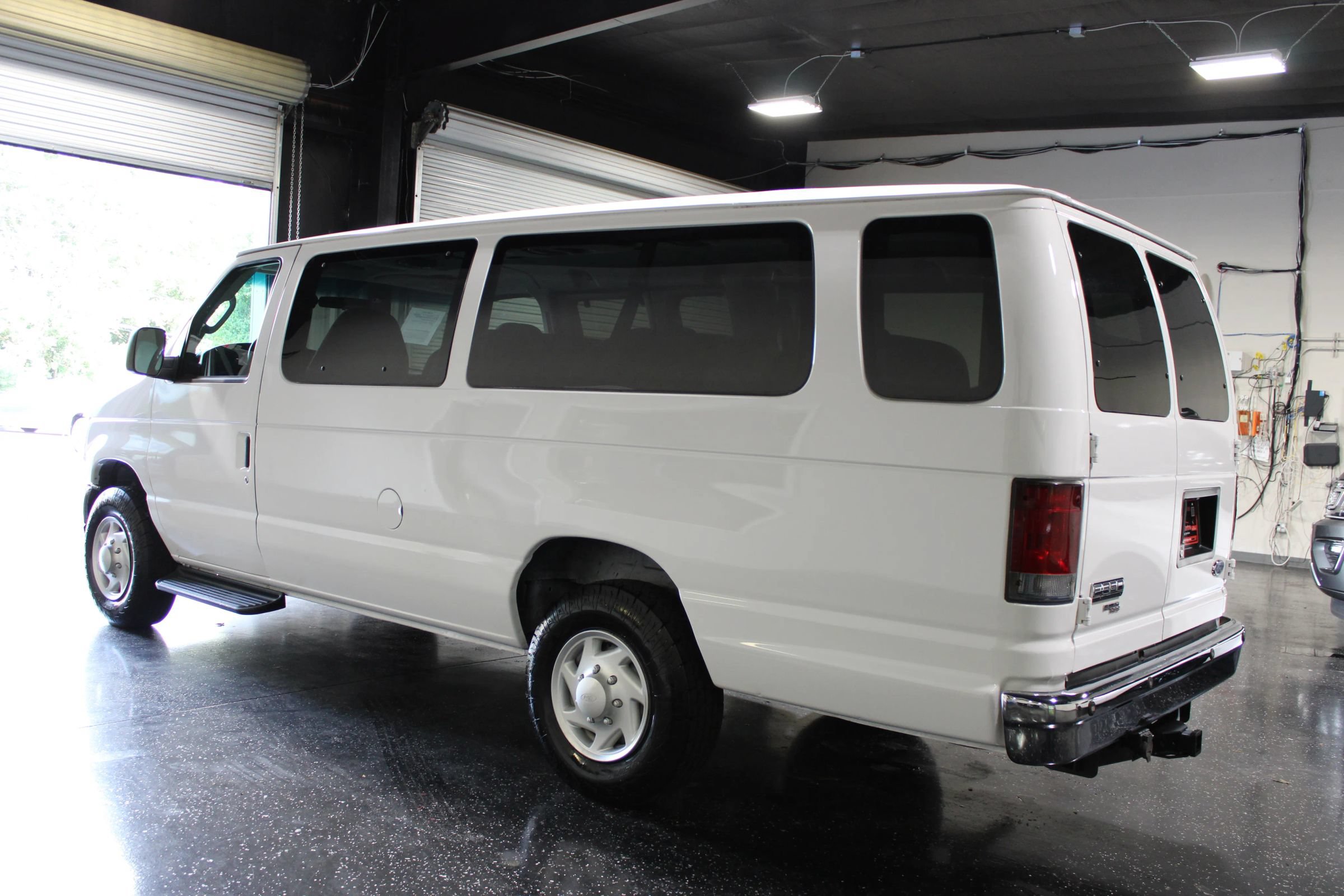 Used 2008 Ford E-350 and Econoline 350 XL RWD image 5