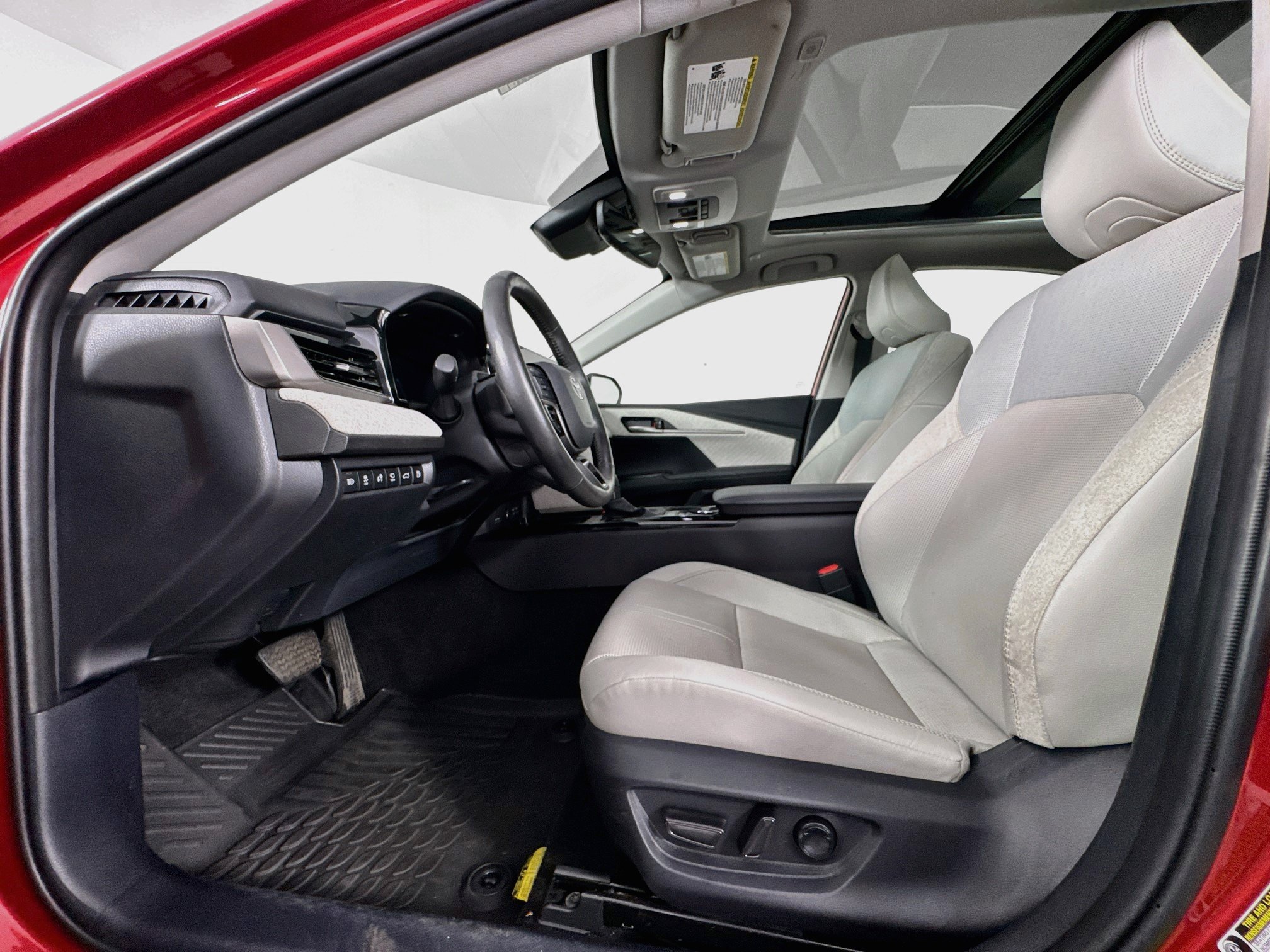 Certified 2025 Toyota Camry XLE w/ Premium Plus Package FWD image 21