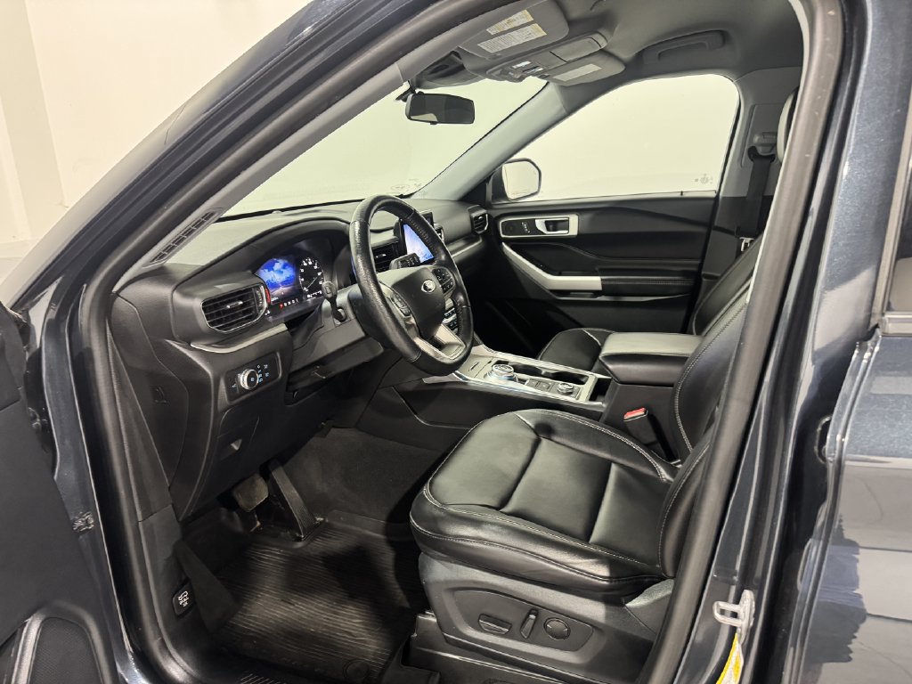 Used 2022 Ford Explorer XLT AWD/4WD image 14