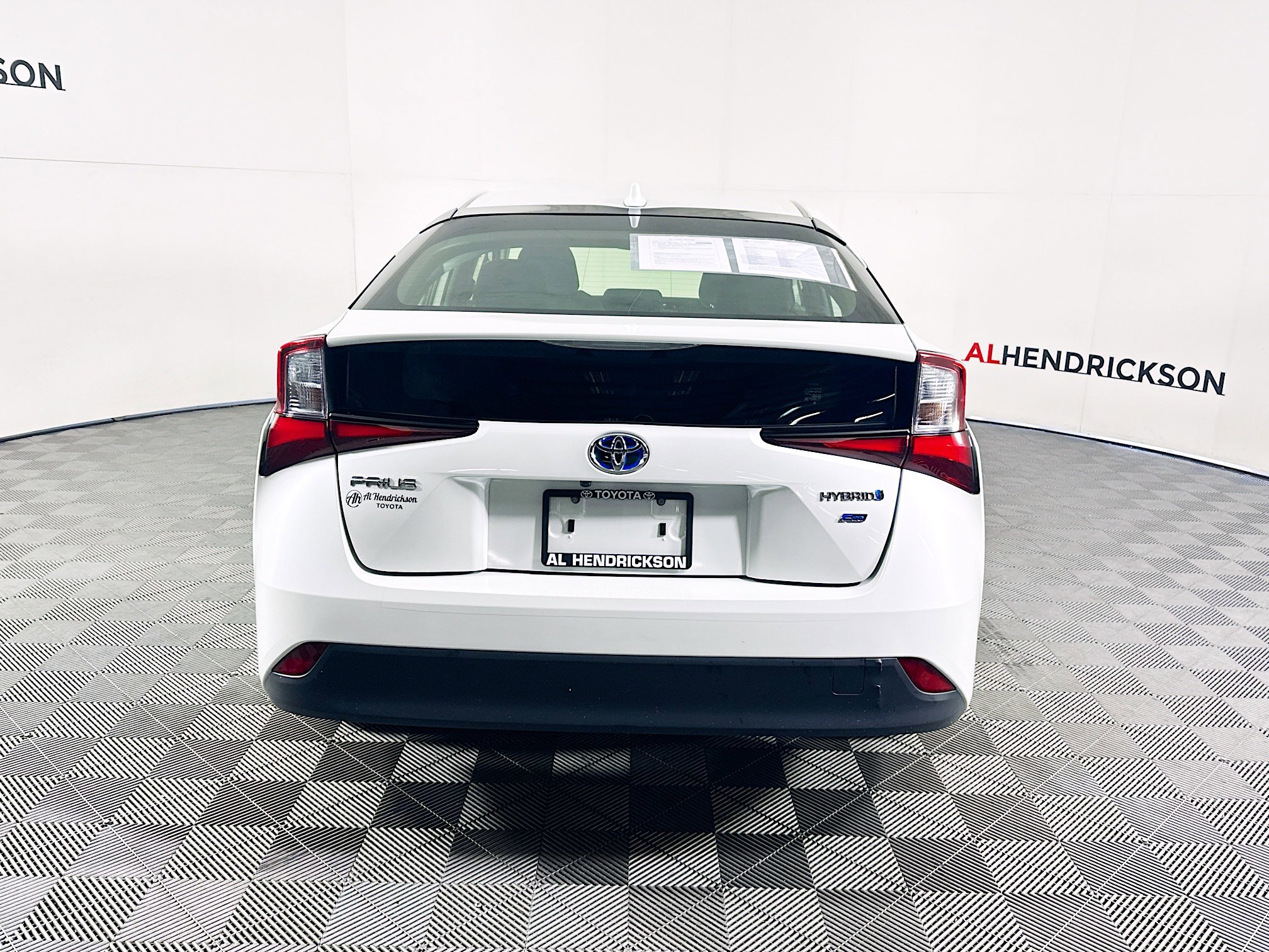 Used 2022 Toyota Prius L Eco image 4