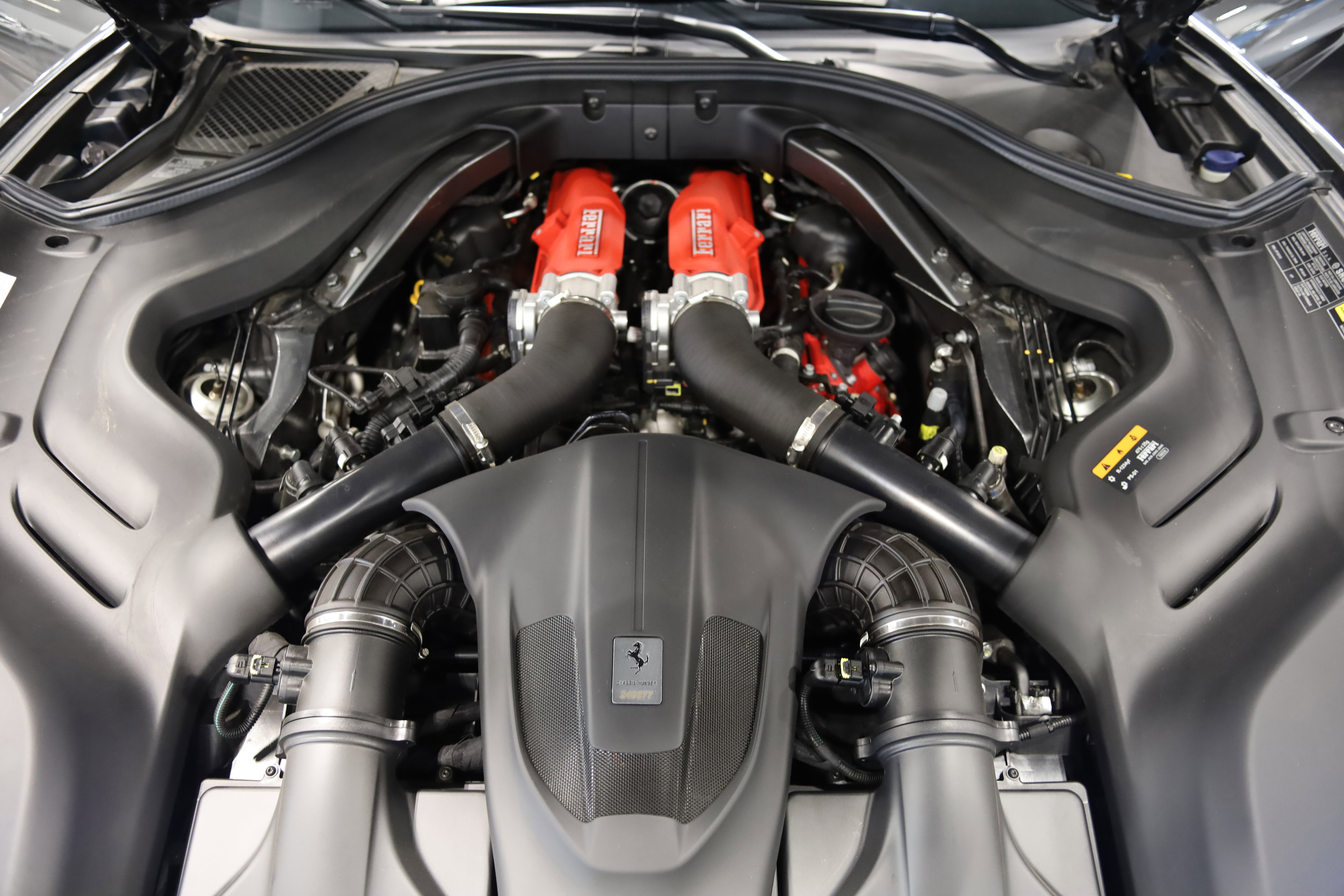 Used 2020 Ferrari Portofino RWD image 39