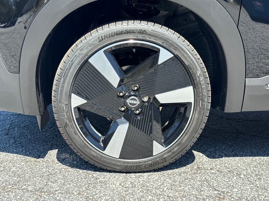 New 2025 Nissan Kicks SR FWD image 9