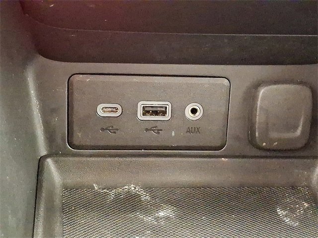 Used 2023 GMC Terrain SLE w/ Driver Convenience Package image 24