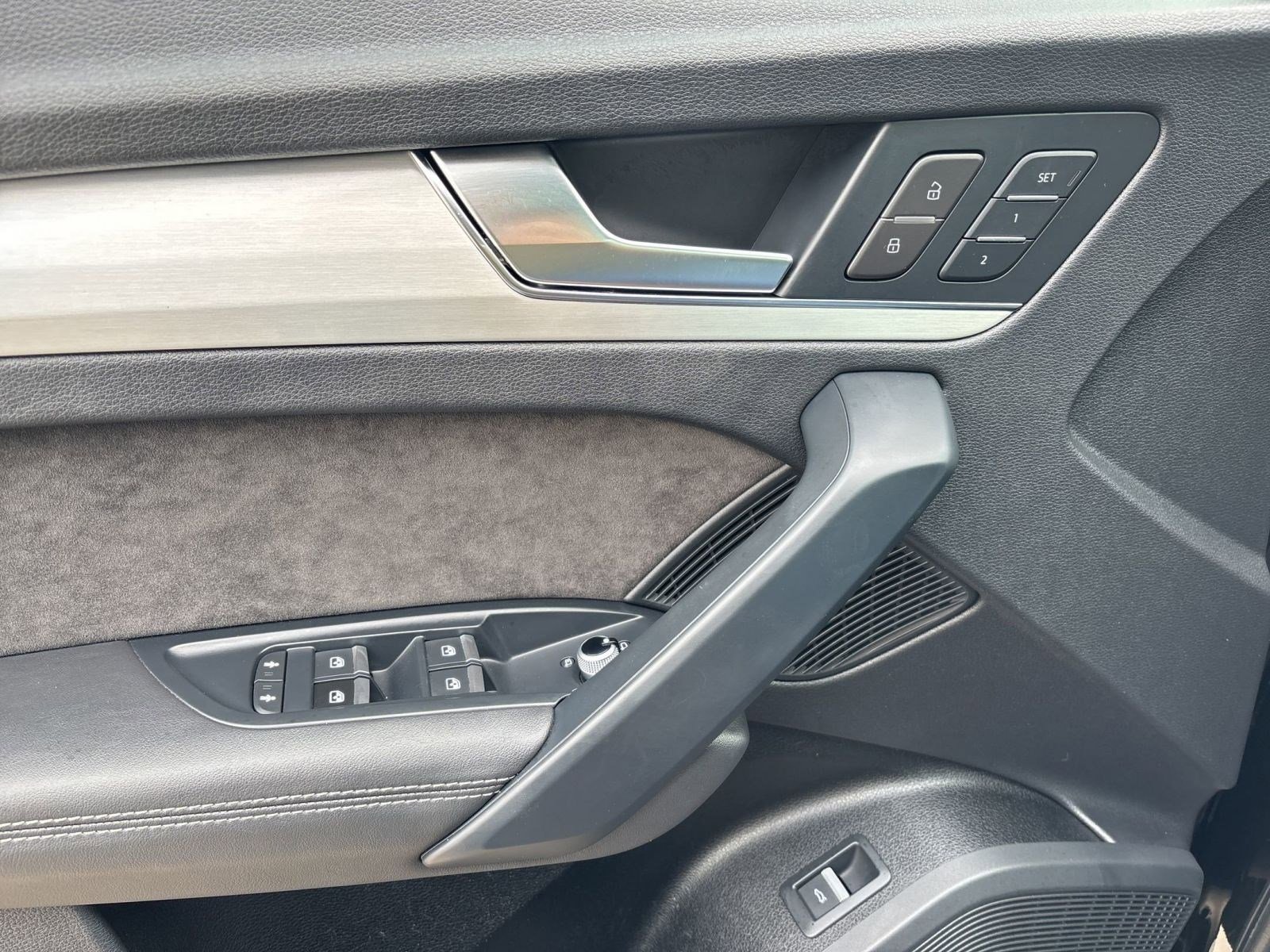 Used 2020 Audi SQ5 Premium Plus w/ Premium Plus Package image 20