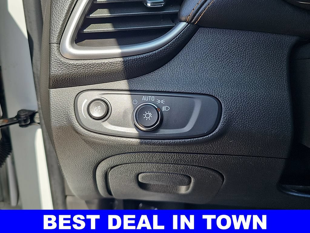 Used 2022 Chevrolet Trax LT w/ Driver Confidence Package AWD/4WD image 23