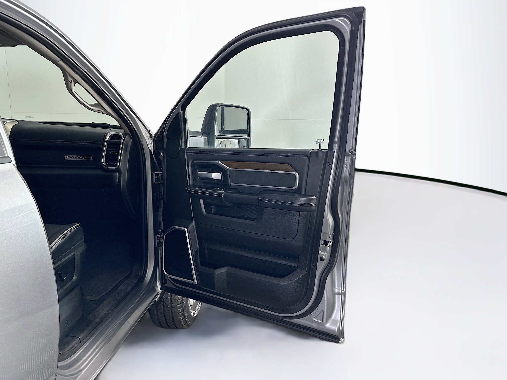 Used 2024 RAM 2500 Laramie image 33