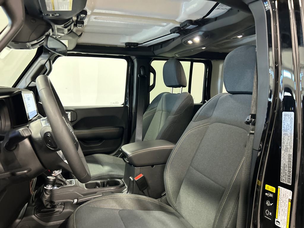 Used 2025 Jeep Wrangler Sahara 4xe image 16