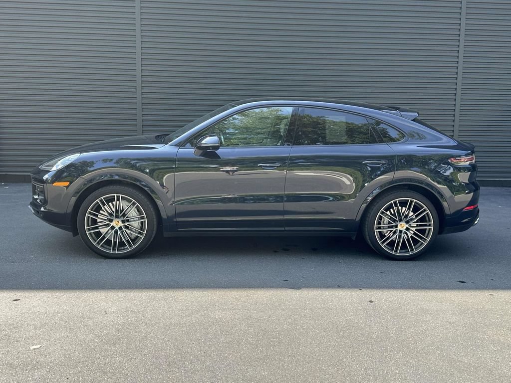 Certified 2022 Porsche Cayenne Turbo AWD/4WD image 2