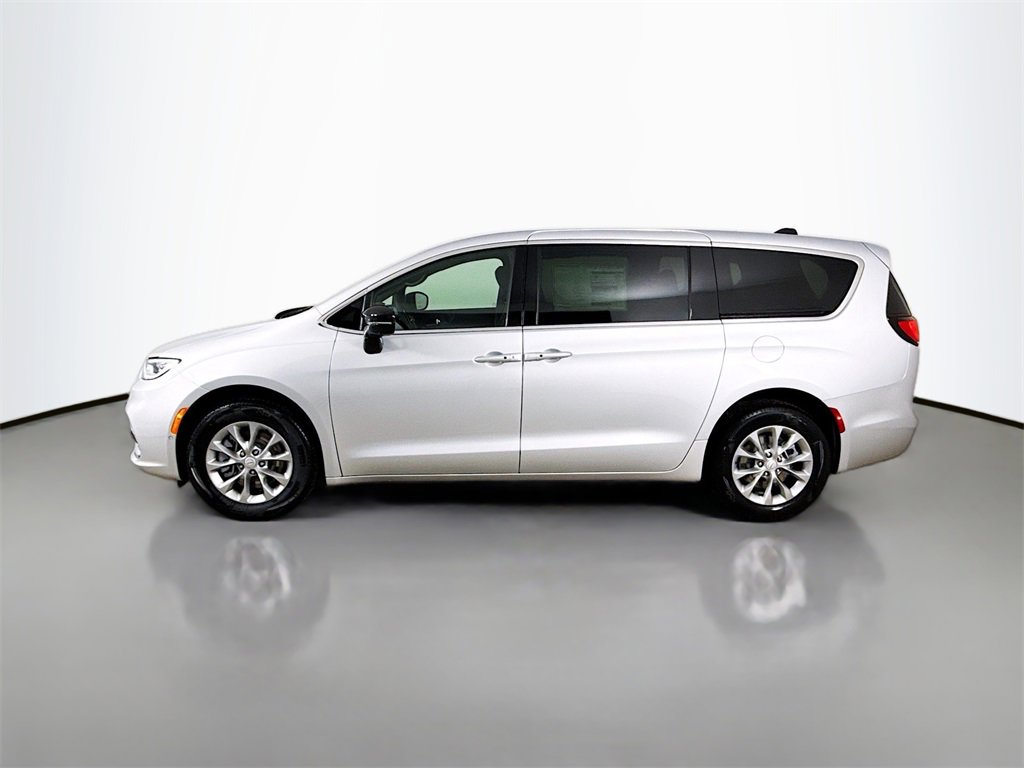 New 2026 Chrysler Pacifica Select image 4