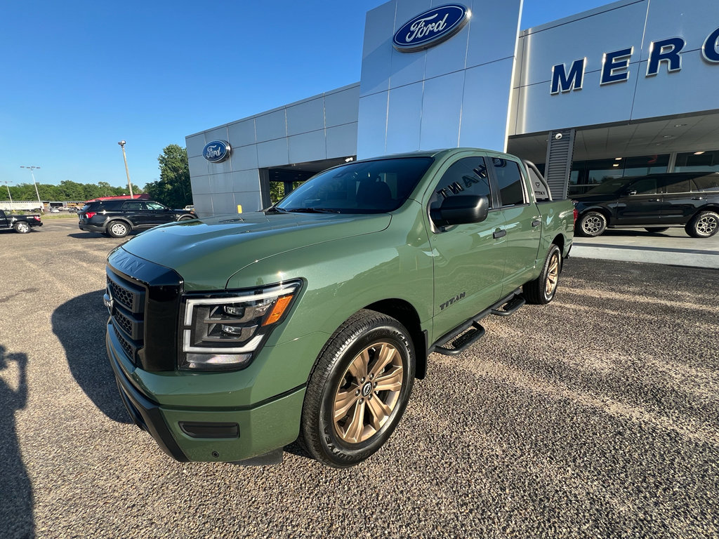 Used 2024 Nissan Titan SV w/ SV Bronze Edition Package RWD image 5
