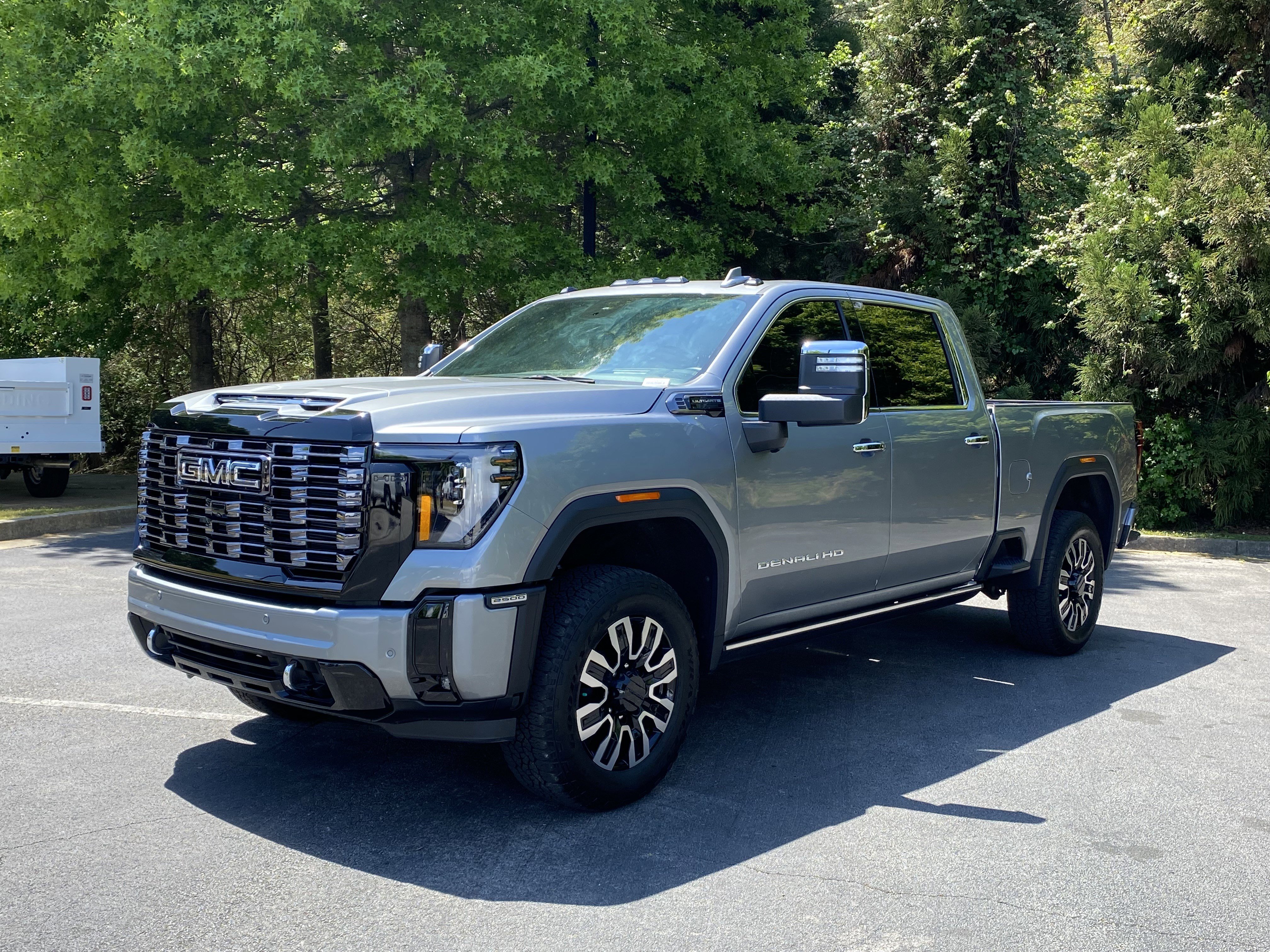 Used 2025 GMC Sierra 2500 Denali Ultimate image 5