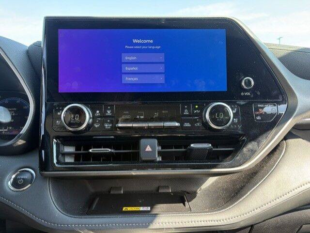 Used 2023 Toyota Highlander Limited AWD/4WD image 7